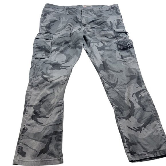 Wrangler Pants Mens 42x30 Gray Camo Cargo Regular Taper Stretch Hunting Outdoor - Picture 1 of 7